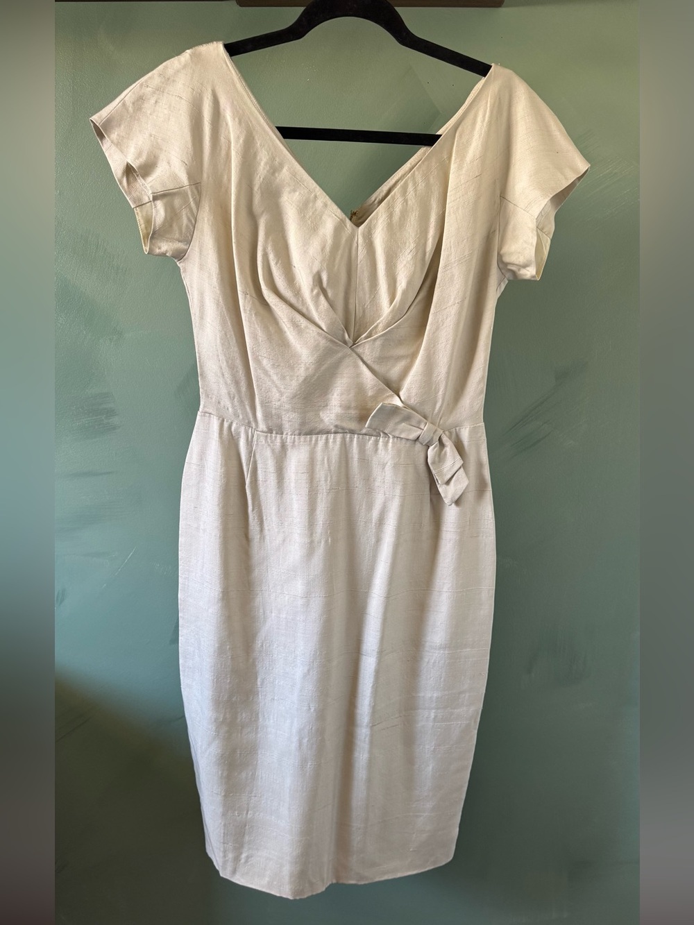 Vintage 50s Silk Wiggle Dress with Detailed Bodice and Elegant Bow